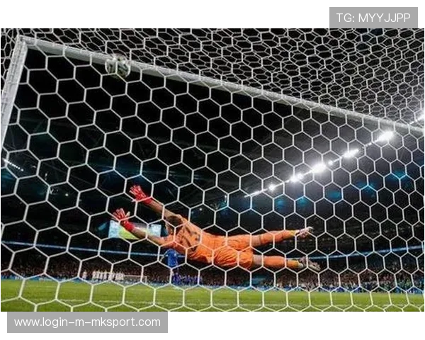 门将八次精彩扑救力保平局，被评为本场最佳，门将世界级扑救视频