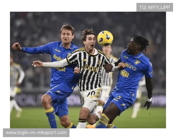 尤文长传助攻形成单刀，基耶萨冷静挑射