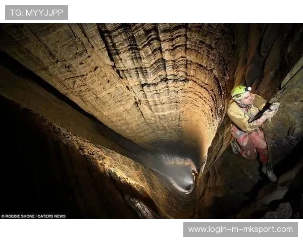 野外洞穴探险攀岩,挑战自然的极限,野外探险山洞视频 野外洞穴探险攀岩,挑战自然的极限,野外探险山洞视频